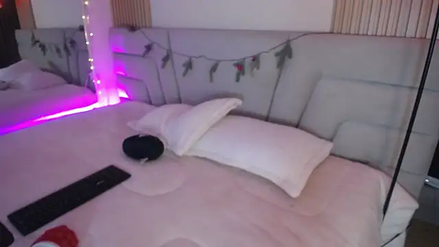 Miss Loise online show from 12-21-25, 02:13