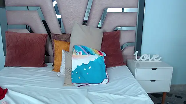 Snapshot of sophia_hadid chatting on 03-17-25, 11:13 sophia hadid online show from 03-17-25, 11:13