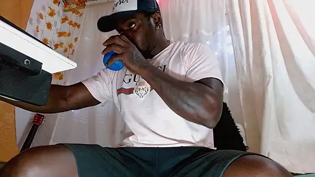 angel bonbom online show from 12-18-25, 06:29