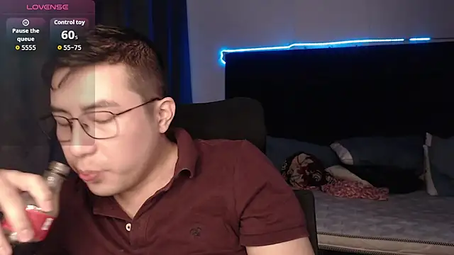 andrewmhilton  online show from 12-05-25, 02:32