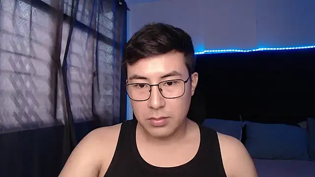 andrewmhilton  online show from 04-07-26, 07:37