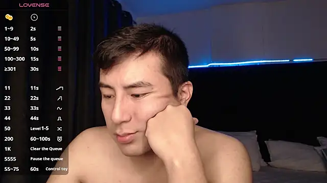 andrewmhilton  online show from 11-05-25, 05:54