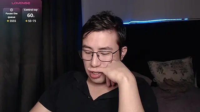 andrewmhilton  online show from 01-12-26, 06:31