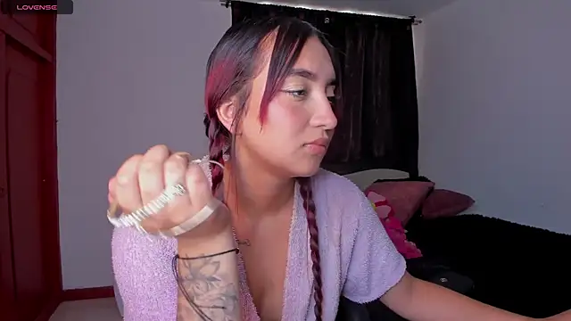 Snapshot of _Tammyy chatting on 12-20-24, 06:13  Tammyy online show from 12-20-24, 06:13