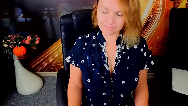 EmmaxPark online show from 11-17-25, 06:39