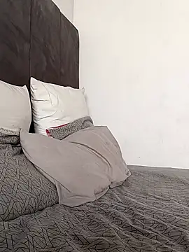 BLACK BOTTOM03 online show from 04-15-26, 09:04