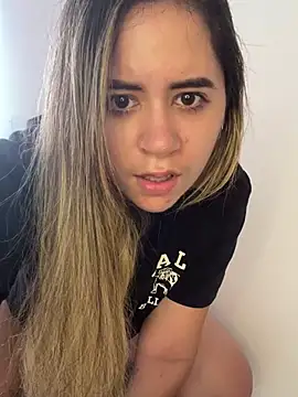 Snapshot of Ana_lee13 chatting on 12-31-24, 12:15 Ana lee13 online show from 12-31-24, 12:15
