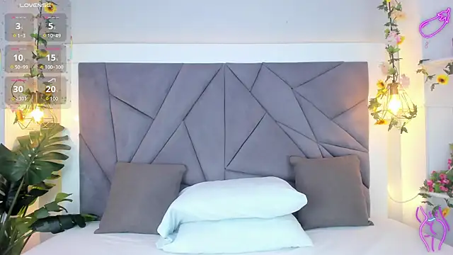 KiarhaTrixie online show from 12-04-25, 03:16