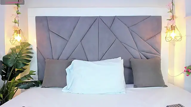 KiarhaTrixie online show from 10-14-25, 11:22