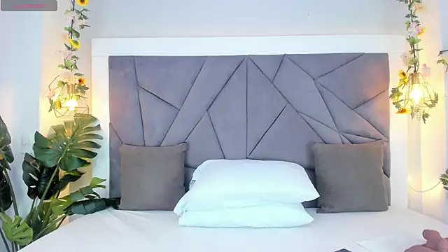 KiarhaTrixie online show from 11-25-25, 03:07