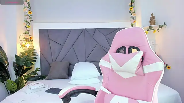 KiarhaTrixie online show from 12-14-25, 03:13