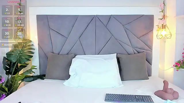 KiarhaTrixie online show from 10-11-25, 11:22