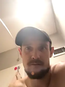 Snapshot of Midwestalpha chatting on 09-15-25, 02:23 Midwestalpha online show from 09-15-25, 02:23