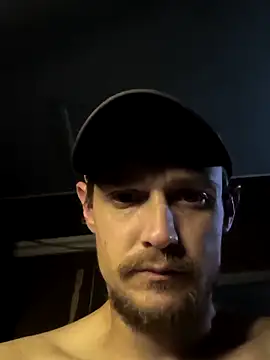 Snapshot of Midwestalpha chatting on 10-21-25, 04:56 Midwestalpha online show from 10-21-25, 04:56