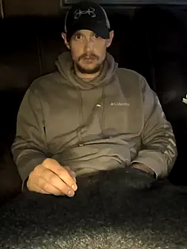 Snapshot of Midwestalpha chatting on 10-23-25, 08:02 Midwestalpha online show from 10-23-25, 08:02