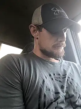 Snapshot of Midwestalpha chatting on 10-07-25, 10:44 Midwestalpha online show from 10-07-25, 10:44