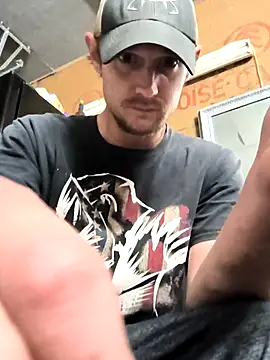 Snapshot of Midwestalpha chatting on 11-06-25, 09:13 Midwestalpha online show from 11-06-25, 09:13