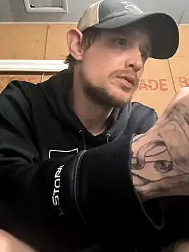 Snapshot of Midwestalpha chatting on 02-06-25, 12:15 Midwestalpha online show from 02-06-25, 12:15