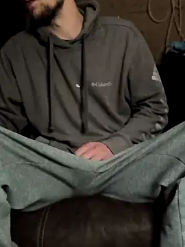 Snapshot of Midwestalpha chatting on 01-30-25, 11:44 Midwestalpha online show from 01-30-25, 11:44