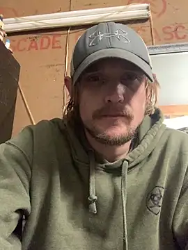 Snapshot of Midwestalpha chatting on 05-11-26, 11:44 Midwestalpha online show from 05-11-26, 11:44