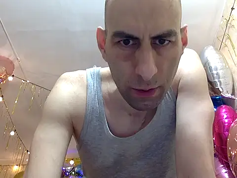 Snapshot of HandsomeAlfie chatting on 03-19-26, 05:29 HandsomeAlfie online show from 03-19-26, 05:29