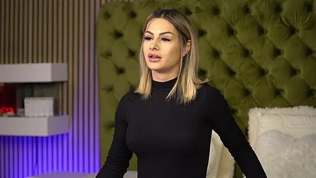 TiffanyMaze online show from 09-29-25, 06:09