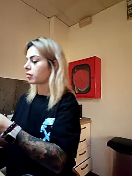 TiffanyMaze online show from 03-11-26, 07:02