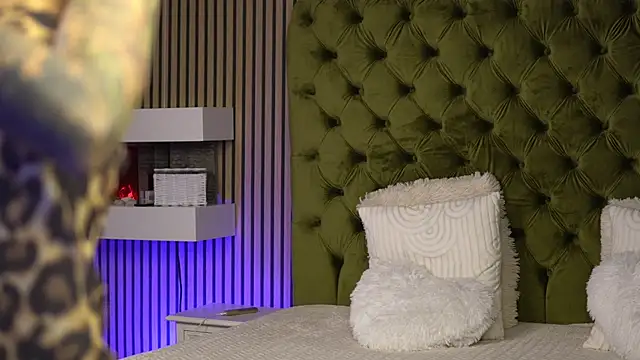 TiffanyMaze online show from 10-02-25, 06:17