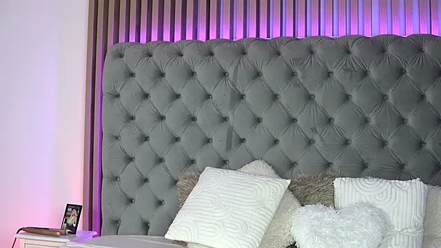 TiffanyMaze online show from 02-12-26, 09:09