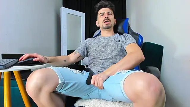 LiamCossio  online show from 01-08-25, 11:30