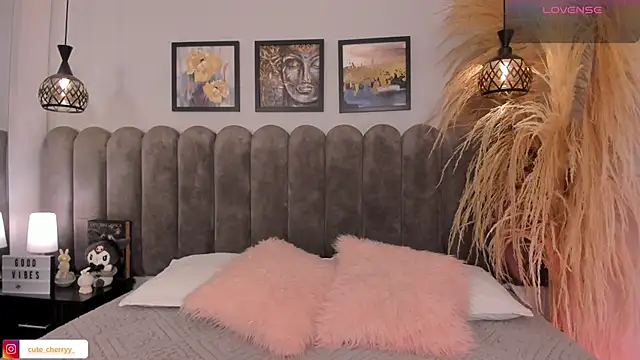 cute  cherry  online show from 03-31-26, 08:33