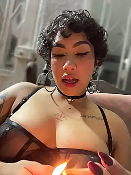 Snapshot of ZahaRoseee chatting on 02-28-26, 12:21 ZahaRoseee online show from 02-28-26, 12:21