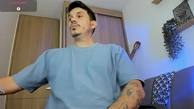 Snapshot of alejandro_stark chatting on 05-22-26, 03:43 alejandro stark online show from 05-22-26, 03:43