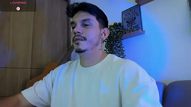 Snapshot of alejandro_stark chatting on 04-24-26, 10:12 alejandro stark online show from 04-24-26, 10:12