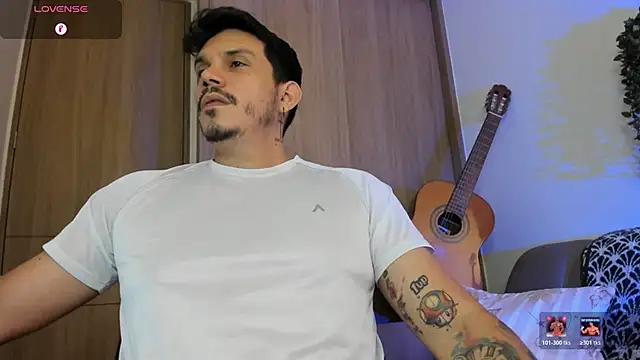 Snapshot of alejandro_stark chatting on 06-07-26, 01:00 alejandro stark online show from 06-07-26, 01:00