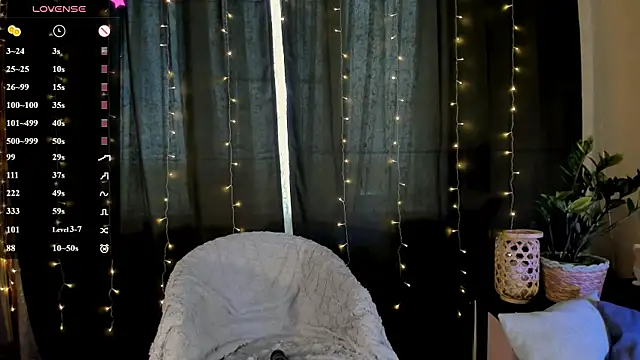 Snapshot of mia_x_love chatting on 06-25-26, 12:32 mia x love online show from 06-25-26, 12:32
