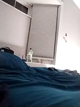 Snapshot of LiverandBrat77 chatting on 02-10-25, 07:04 LiverandBrat77 online show from 02-10-25, 07:04