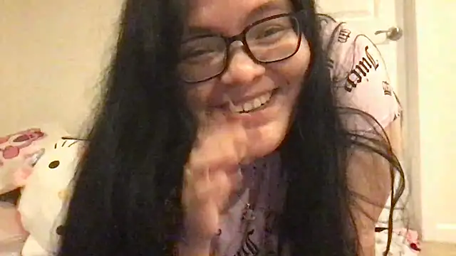 Snapshot of LiverandBrat77 chatting on 10-13-25, 02:02 LiverandBrat77 online show from 10-13-25, 02:02