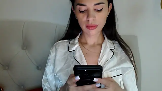 Mika Gold online show from 10-20-25, 06:08