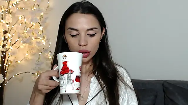 Mika Gold online show from 10-16-25, 05:10