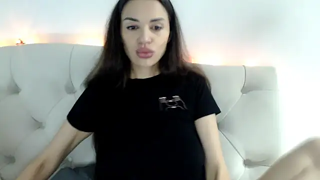 Mika Gold online show from 12-14-25, 07:41