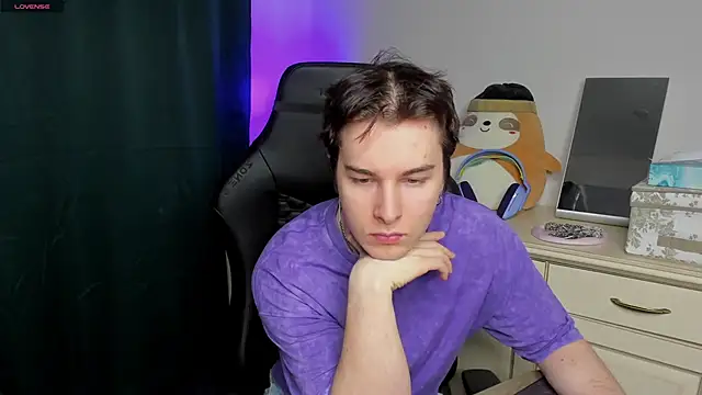 Snapshot of Vincent_Strong chatting on 02-22-26, 08:49 Vincent Strong online show from 02-22-26, 08:49