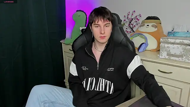 Snapshot of Vincent_Strong chatting on 02-08-26, 05:54 Vincent Strong online show from 02-08-26, 05:54