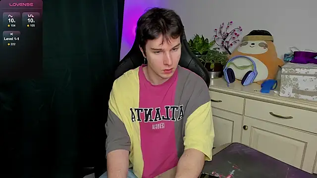 Snapshot of Vincent_Strong chatting on 02-06-26, 07:37 Vincent Strong online show from 02-06-26, 07:37