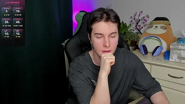 Snapshot of Vincent_Strong chatting on 02-04-26, 01:17 Vincent Strong online show from 02-04-26, 01:17