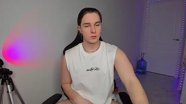 Snapshot of Vincent_Strong chatting on 01-26-25, 02:30 Vincent Strong online show from 01-26-25, 02:30