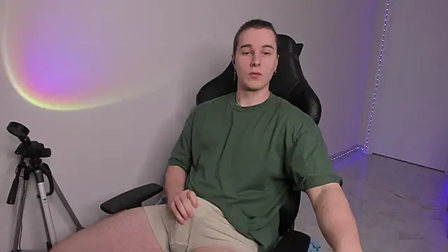 Snapshot of Vincent_Strong chatting on 02-15-25, 08:11 Vincent Strong online show from 02-15-25, 08:11