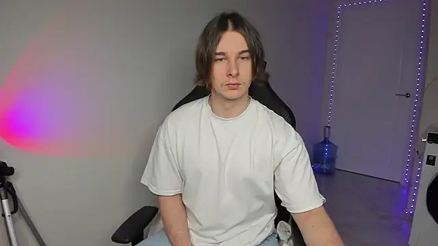 Snapshot of Vincent_Strong chatting on 12-20-24, 07:44 Vincent Strong online show from 12-20-24, 07:44