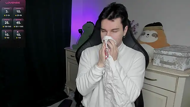 Vincent Strong online show from 12-14-25, 01:34