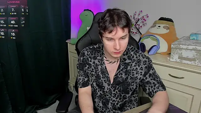 Snapshot of Vincent_Strong chatting on 02-11-26, 07:41 Vincent Strong online show from 02-11-26, 07:41